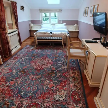 فندق ليبيرغوف تيغرنسي